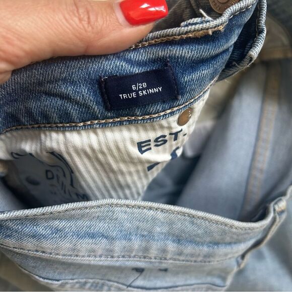 GAP True Skinny Jeans Deconstructed Raw Hem Light Indigo size 6 / 28 - Picture 2 of 7